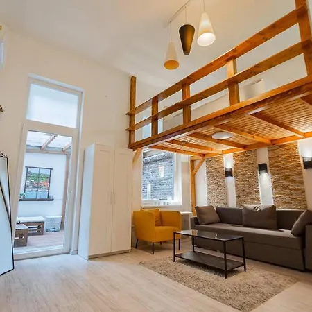 Cool In The Center With Patio, Szovetseg Street Appartement Budapest