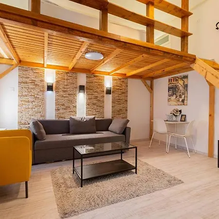 Cool In The Center With Patio, Szovetseg Street Appartement Budapest